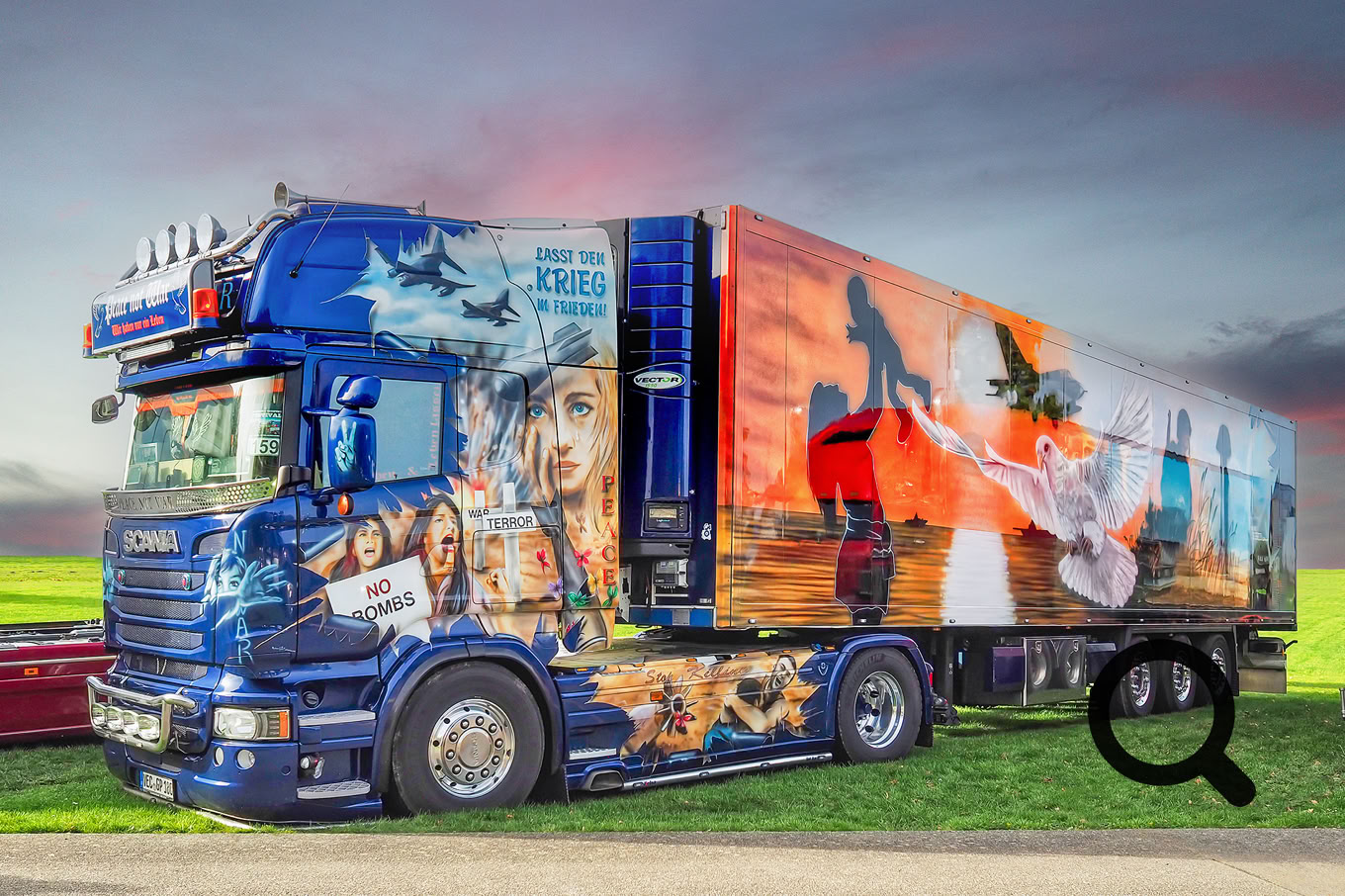 Ein PEACE NOT WAR Truck im IGA Park Rostock-Schmarl.