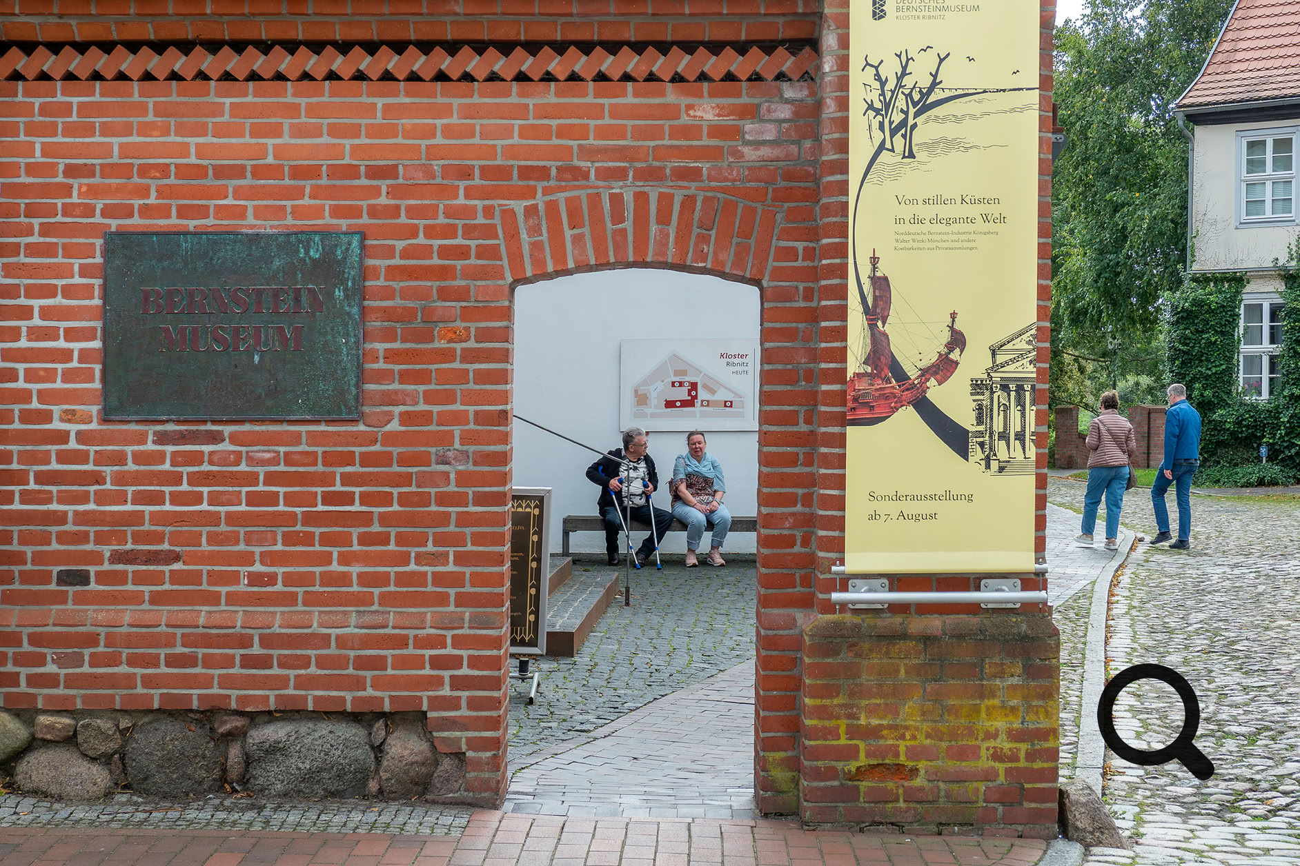 Eingangsbereich in das Ribnitzer Kloster (u.a. Bernsteinmuseum, Standesamt, Bibliothek Gallerie)