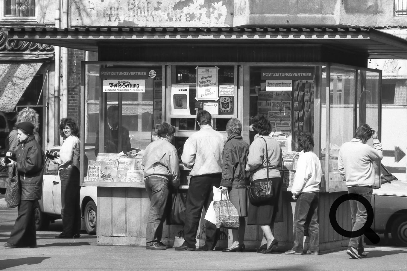Nach dem Pressefrühling teilten bundesdeutsche Großverlage den DDR-Pressemarkt auf – gründlich gebürstet auf Westniveau.