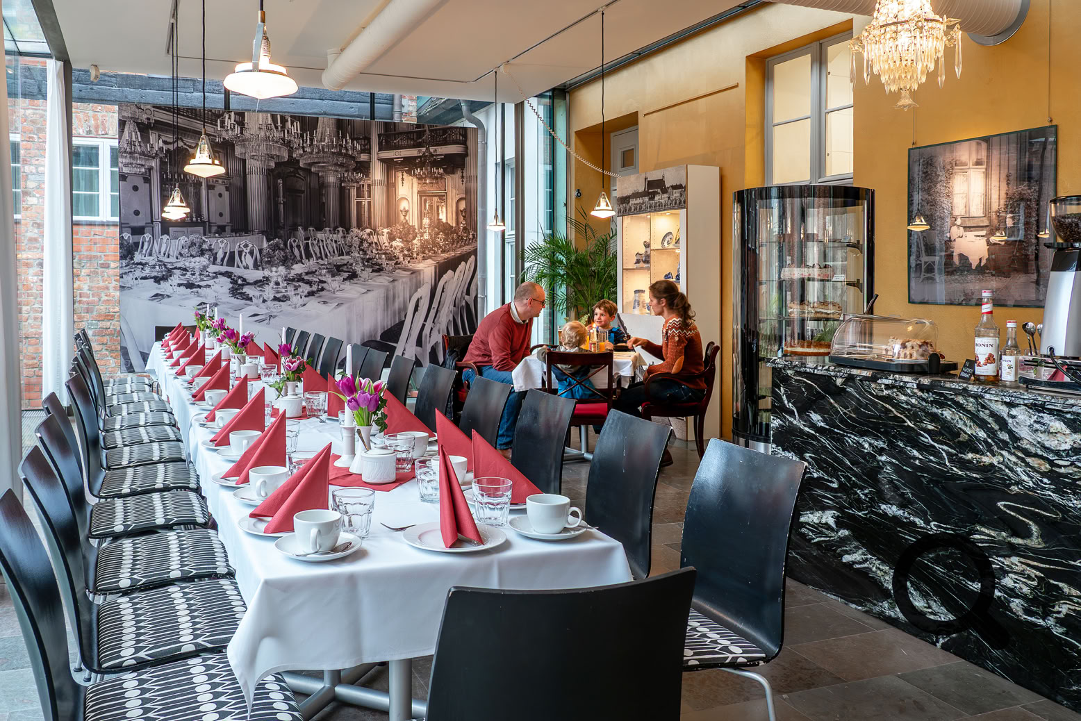 Café im Bernsteinmuseum Festsaal