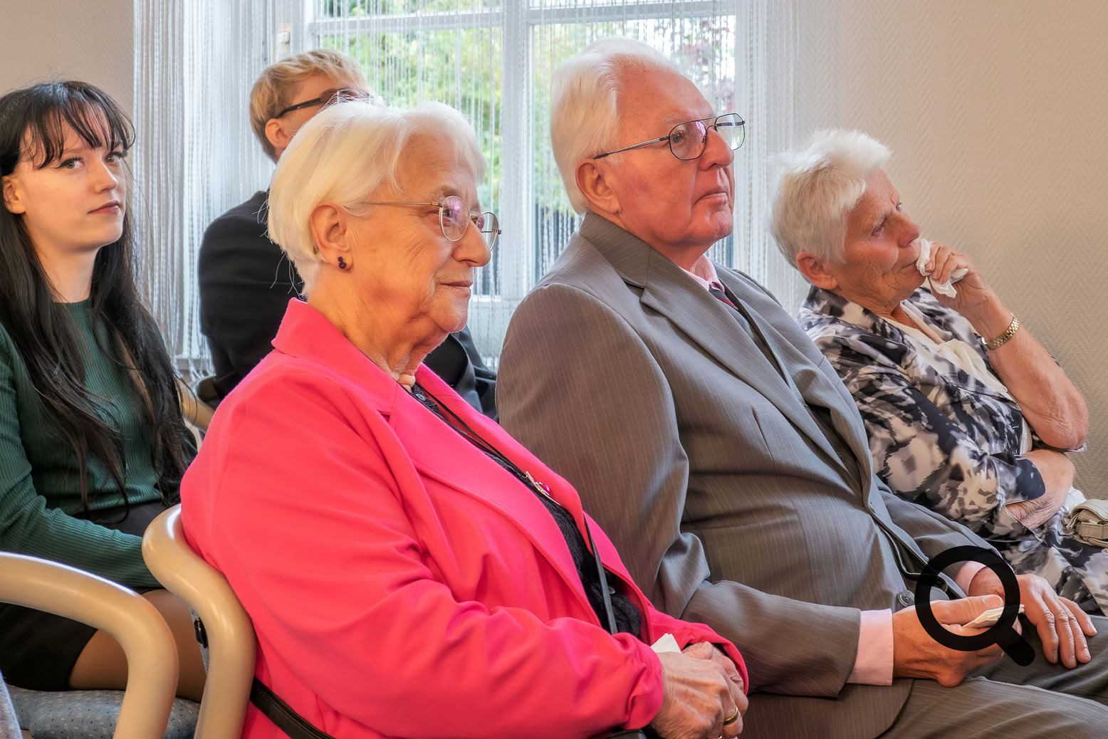 Standesamt Ribnitz-Damgarten Aufmerksame Blicke, gespannte Stimmung.
