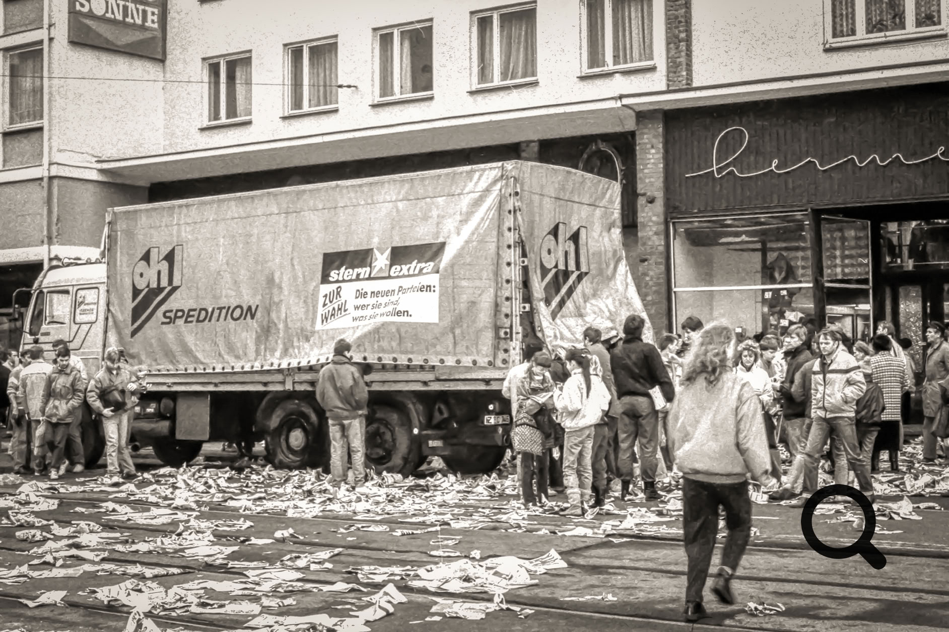 Zerfetzte Stern Sonderhefte in Rostock, Februar 1990