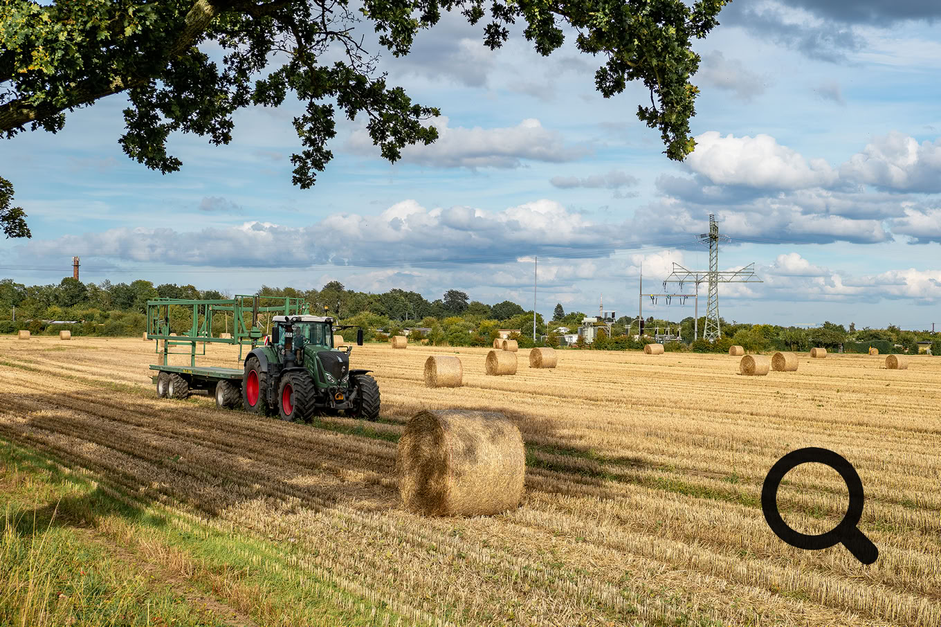 Landwirte bei der Strohernte in Ribnitz-Damgarten