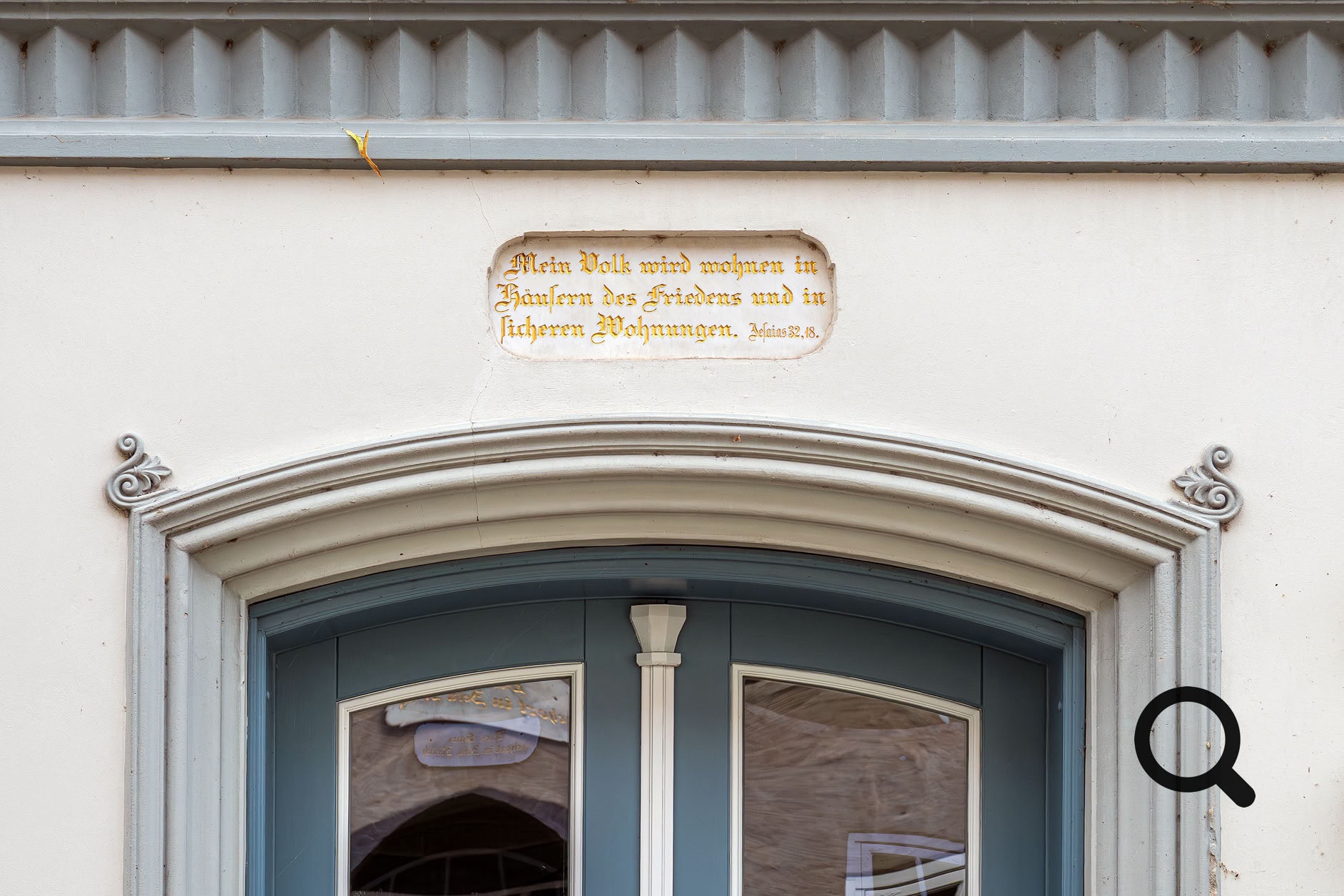 Spruch: „Mein Volk wird wohnen in Häusern des Friedens und in Sicheren Wohnungen.“ Jesaja (Jesaja 32,18)