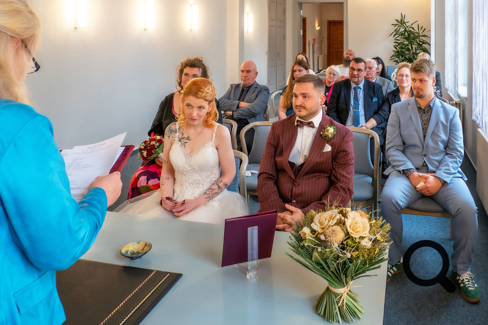 Standesamt Ribnitz-Damgarten Aufmerksame Blicke, gespannte Stimmung.