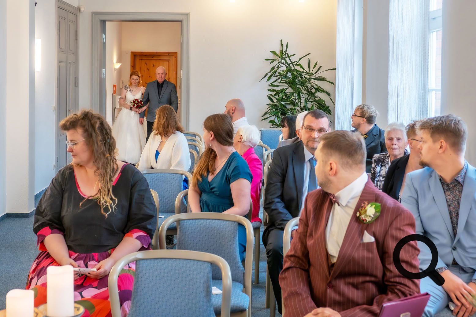 Standesamt Ribnitz-Damgarten Punkt 13 Uhr öffnete sich die Tür. Ein ergreifender Augenblick.